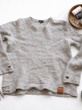 Paka Alpaca Wool Sweater Gray Sustainable Knit Distressed Repair Size M in POOR